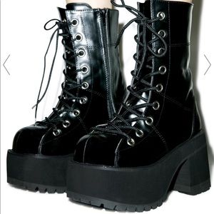 Demonia size 9